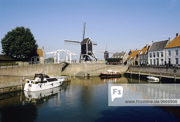 Romantic port with windmill  old fortified town of Heusden on the Maas river  North Brabant  Holland  Netherlands  Europe