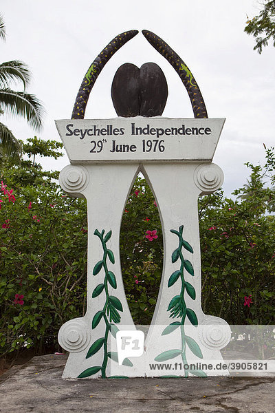 Denkmal der Unabhängigkeit  Grand Anse  Insel Praslin  Seychellen  Afrika  Indischer Ozean