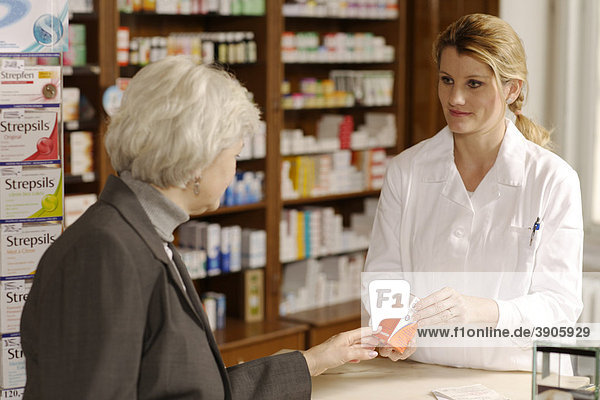 Pharmacy  pharmacist  customer