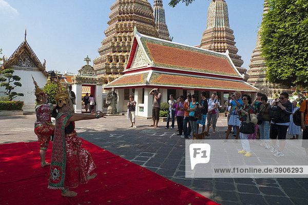 Tempeltänzerinnen  Wat Phra Kaeo Tempel des Smaragd-Buddha  Bangkok  Thailand  Asien