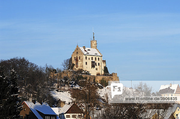 Burg Gößweinstein im Winter  1076  um 1890 im neugotischen Stil umgestaltet  Gößweinstein  Oberfranken  Bayern  Deutschland  Europa