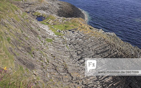 Basaltformation  Insel Staffa  Innere Hebriden Insel  Schottland  Großbritannien  Europa