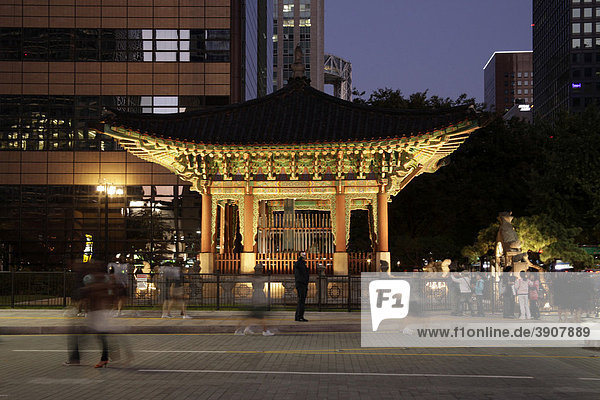 The Bigak Pavilion in traditional architecture near Gwanghwamun Plaza in downtown Seoul at night  South Korea  Asia