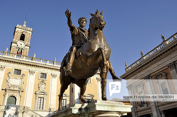Reiterstatue Marc Aurel  Senatorenpalast  Konservatorenpalast  Kapitolsplatz  Rom  Latium  Italien  Europa