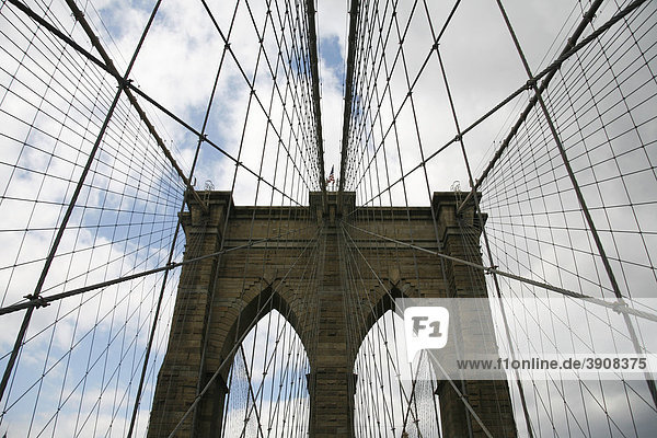 Brooklyn Bridge between Brooklyn and Manhattan  New York  USA