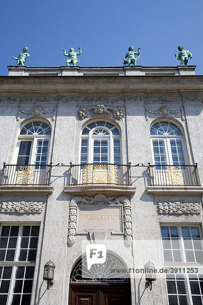 Fassade des Mozarteum  Salzburg  Österreich  Europa
