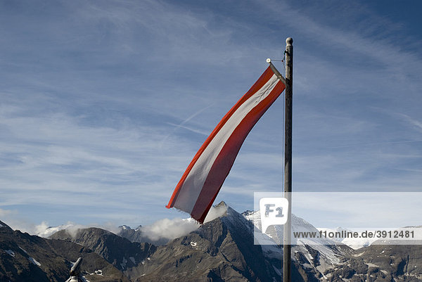 Österreich-Fahne  Nationalpark Kalkalpen  Oberösterreich  Österreich  Europa