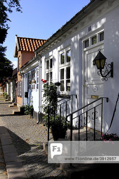 Malerische kleine Häuser aus dem 18. Jahrhundert in Bogense  Fünen  Dänemark  Europa
