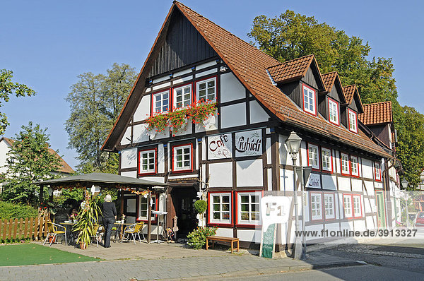 Cafe  Restaurant  Fachwerkhaus  historische Altstadt  Lügde  Bad Pyrmont  Naturpark Teutoburger Wald  Nordrhein-Westfalen  Deutschland  Europa