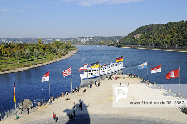 Excursion boat Kaiser Wilhelm I monument equestrian statue flags state flags Deutsches Eck German Corner Moselle Rhine confluence UNESCO World Heritage Kulturlandschaft Oberes Mittelrheintal cultural landscape of the Upper Middle Rhine Valley Koblenz Rhineland-Palatinate Germany Europe