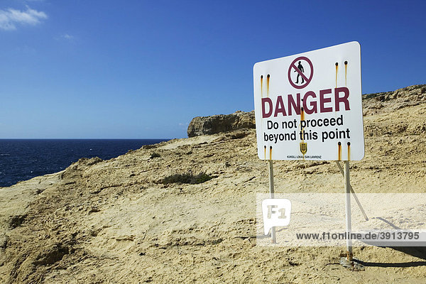 Gefährliche Klippen auf Gozo  Malta  Europa
