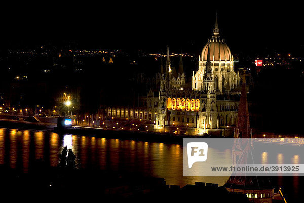 Parlament  Parlamentsgebäude mit Beleuchtung  Nacht  Donau  Budapest  Ungarn  Europa