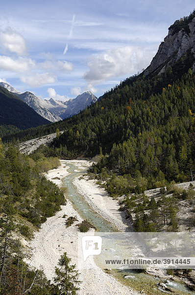 Upper course of the Isar River in Hinterautal Valley  Karwendel Mountains  Tyrol  Austria  Europe