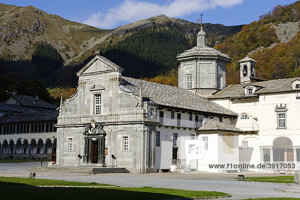 Ursprüngliche Wallfahrtskirche Santa Maria  Sacro Monte di Oropa  Heiliger Berg von Oropa  Marienwallfahrtsort  Provinz Biella  Piemont  Italien  Europa