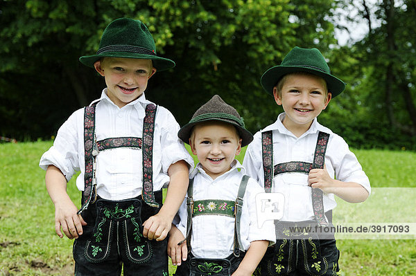 Kinder  oberbayerische Tracht  850-Jahr Feier Bad Heilbrunn  Loisachtal  Oberbayern  Bayern  Deutschland  Europa