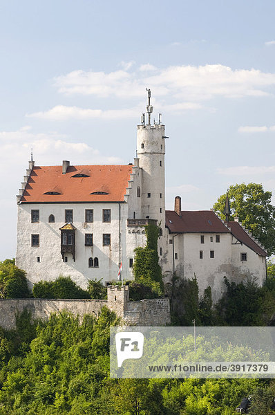 Aussicht vom Gernerfels auf die Burg von Gössweinstein  Fränkische Schweiz  Franken  Bayern  Deutschland  Europa
