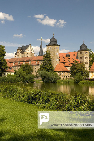 Am Weiher gelegenes Schloss Thurnau  Fränkische Schweiz  Franken  Bayern  Deutschland  Europa