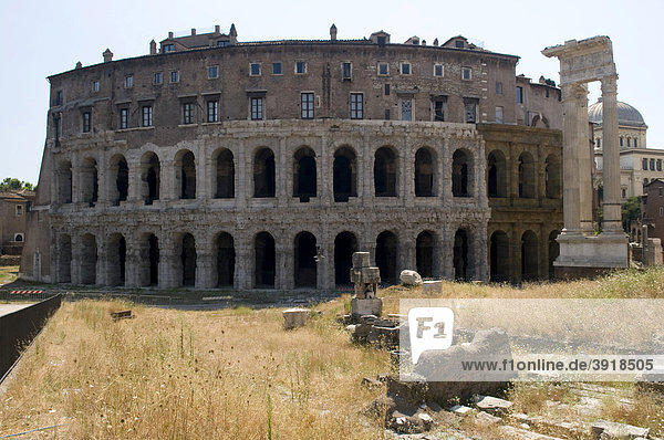 Marcellustheater und Apollotempel des Sosius  Rom  Italien  Europa