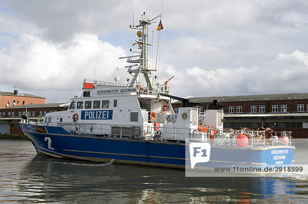 Polizeiboot im alten Fischereihafen  Nordseeheilbad Cuxhaven  Niedersachsen  Deutschland  Europa