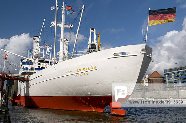 Museumsschiff Cap San Diego im Hafen  Hamburg  Deutschland  Europa