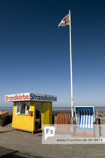 Strandkorbvermietung an der Strandpromenade Nordseeheilbad Cuxhaven Döse Niedersachsen Deutschland Europa