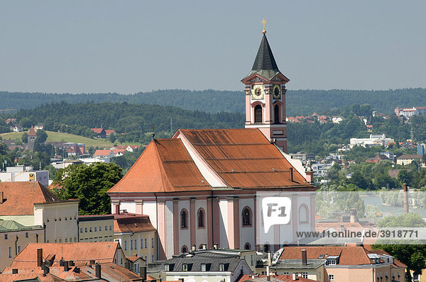 Altstadt mit Pfarrkirche St. Paul  Passau  Bayerischer Wald  Bayern  Deutschland  Europa