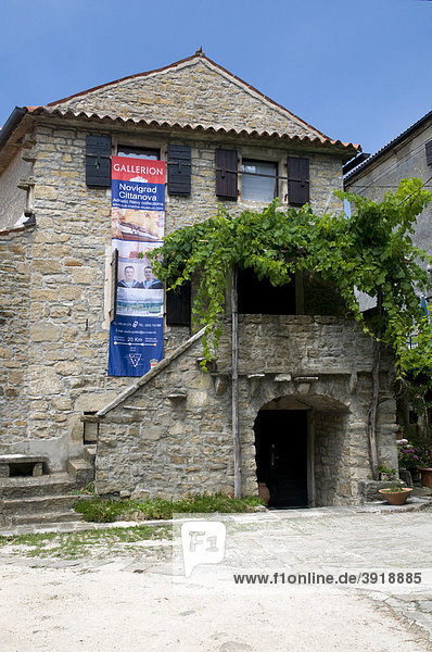 Museum im Künstlerort und Bergdorf Groznjan  Istrien  Kroatien  Europa