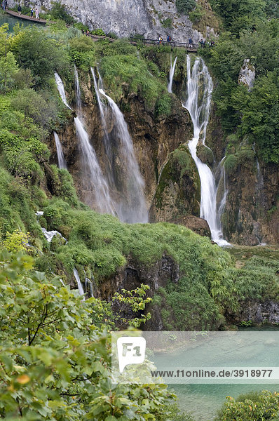 Wasserfall im Nationalpark Plitvicer Seen  UNESCO Weltnaturerbe  Kroatien  Europa