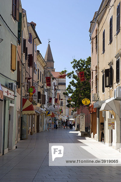 Fußgängerzone in der Altstadt von Umag  Istrien  Kroatien  Europa