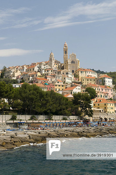 Altstadt oberhalb der Küste  Cervo  Riviera  Ligurien  Italien  Europa