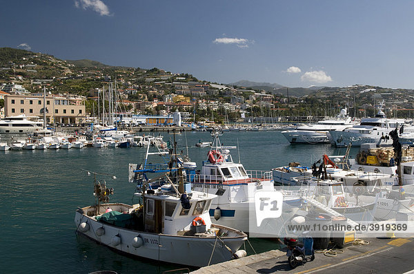 Boote im Hafen von San Remo  Riviera  Ligurien  Italien  Europa