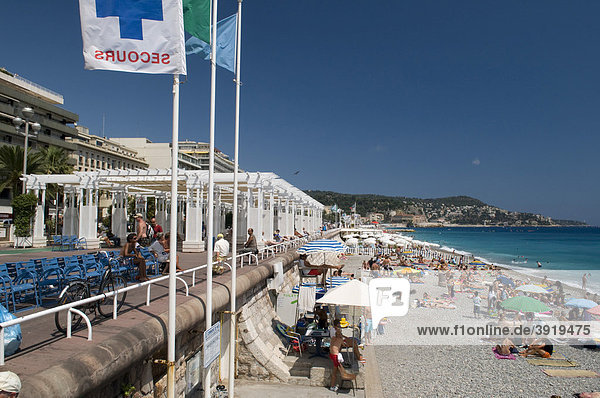 Promenade und Strand  Nizza  Cote d'Azur  Provence  Frankreich  Europa