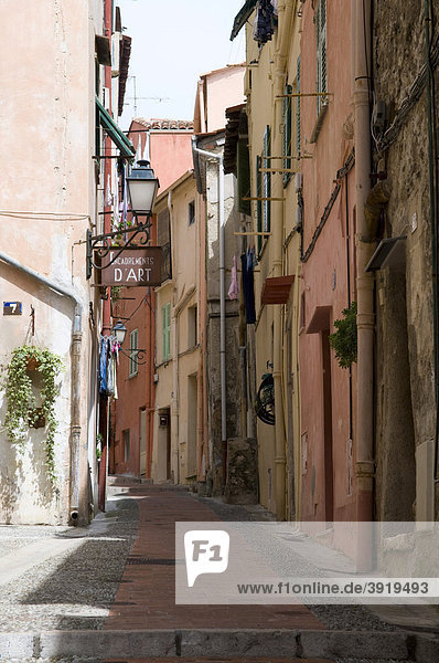 Gasse in der Altstadt  Menton  Cote d'Azur  Provence  Frankreich  Europa
