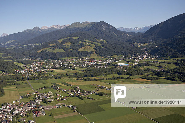 Kötschach-Mauthen  Luftaufnahme  Gailtal  Karnische Alpen  Kärnten  Österreich  Europa