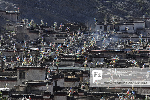 Blick vom Kloster Pälkhor Chöde auf die Altstadt von Gyantse  Tibet  China  Asien