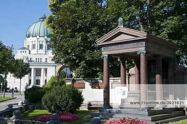 Thonet Grabstätte  Karl-Borromäus-Kirche  Wiener Zentralfriedhof  Wien  Österreich  Europa