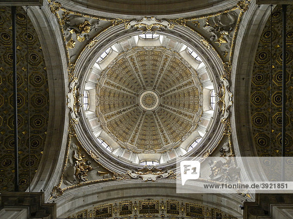 Inneres des Doms  Kuppel  Como  Lombardei  Italien  Europa