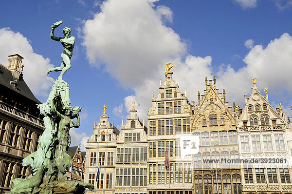 Ehemalige Zunfthäuser und Brabo-Brunnen  Grote Markt  Großer Markt  Antwerpen  Belgien  Europa