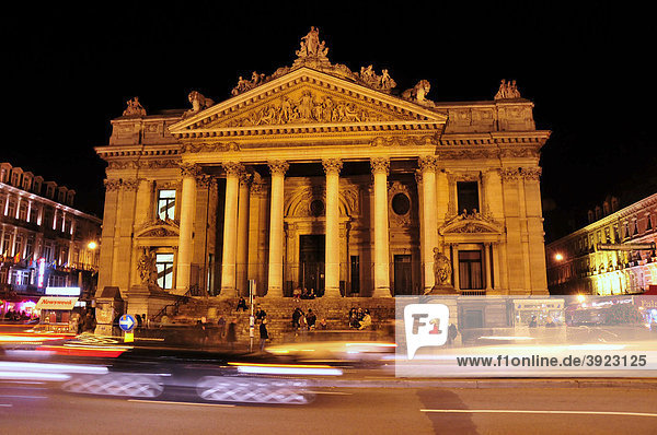 Belgische Börse bei Nacht  Brüssel  Belgien  Europa