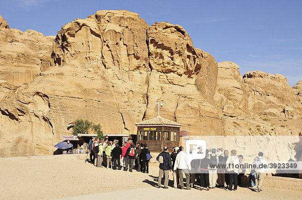 Entrance through the Siq  gorge  Nabataean city Petra  Unesco World Heritage Site  near Wadi Musa  Jordan  Middle East  Orient