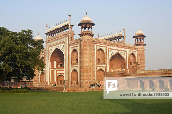 Entrance portal of the Taj Mahal  UNESCO World Heritage Site  Agra  Uttar Pradesh  India  Asia