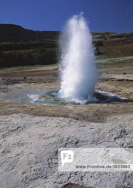 Grosser Geysir Vulkan Laugarfjall Haukadalur Island Europa