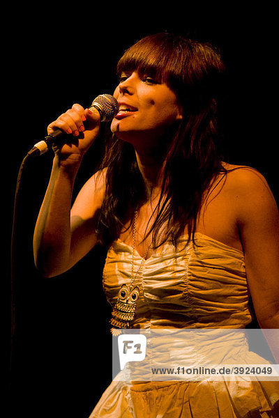 Die australische Sängerin Lenka live im Club Härterei  Zürich  Schweiz