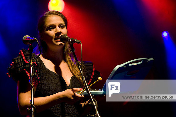 Die Schweizer Singer-Songwriterin Priska Zemp alias Heidi Happy live in der Schüür  Luzern  Schweiz