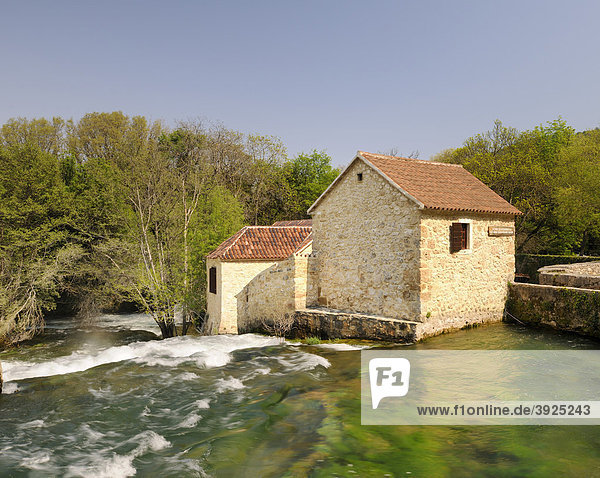 Alte Mühle im Nationalpark Krka Wasserfälle  Kroatien  Europa