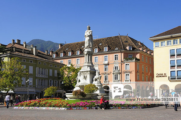 Piazza Walther square with the statue of Walther von der Vogelweide  Bolzano  South Tyrol  Tyrol  Italy  Europe
