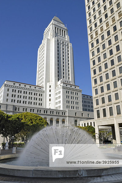 City Hall und Eleanor Chambers Memorial Fountain  Los Angeles  Kalifornien  USA