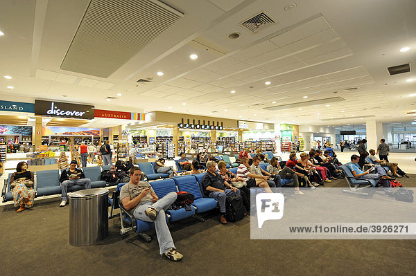 Geschäfte  Fluggäste  Flugsteig  Gate  Wartezone  Brisbane International Airport  Flughafen  Brisbane  Queensland  Australien