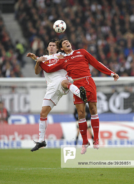 Zweikampf Serdar TASCI  VfB Stuttgart  links  vs Mario GOMEZ  1. FC Bayern München  rechts