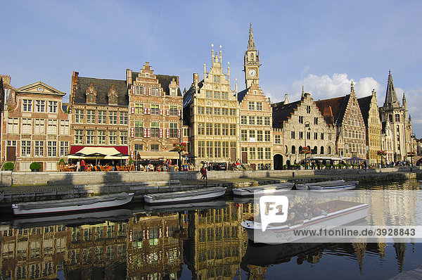 Gildehäuser und Wasserspiegelungen am Leie Fluß  Gent  Flandern  Belgien  Europa